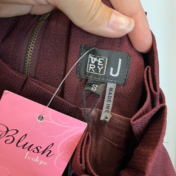 Very J Skirt with a Leather Trim that’s New with Tags. SM - Picture 2 of 9